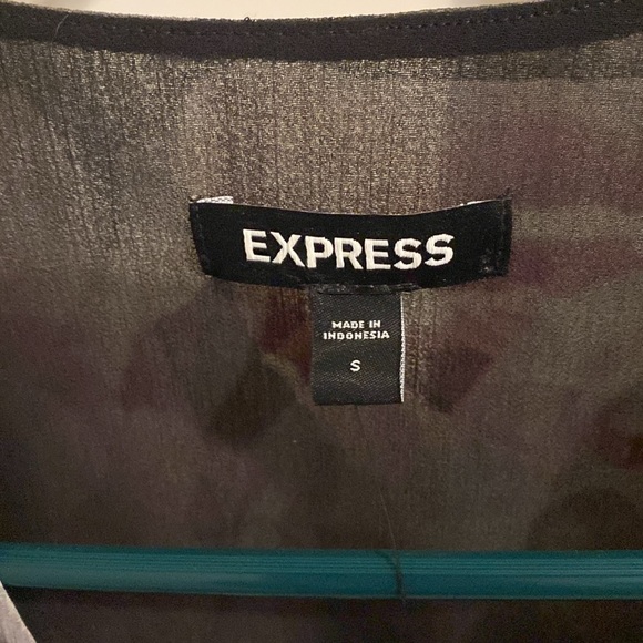 Express Floral Top - Picture 2 of 7